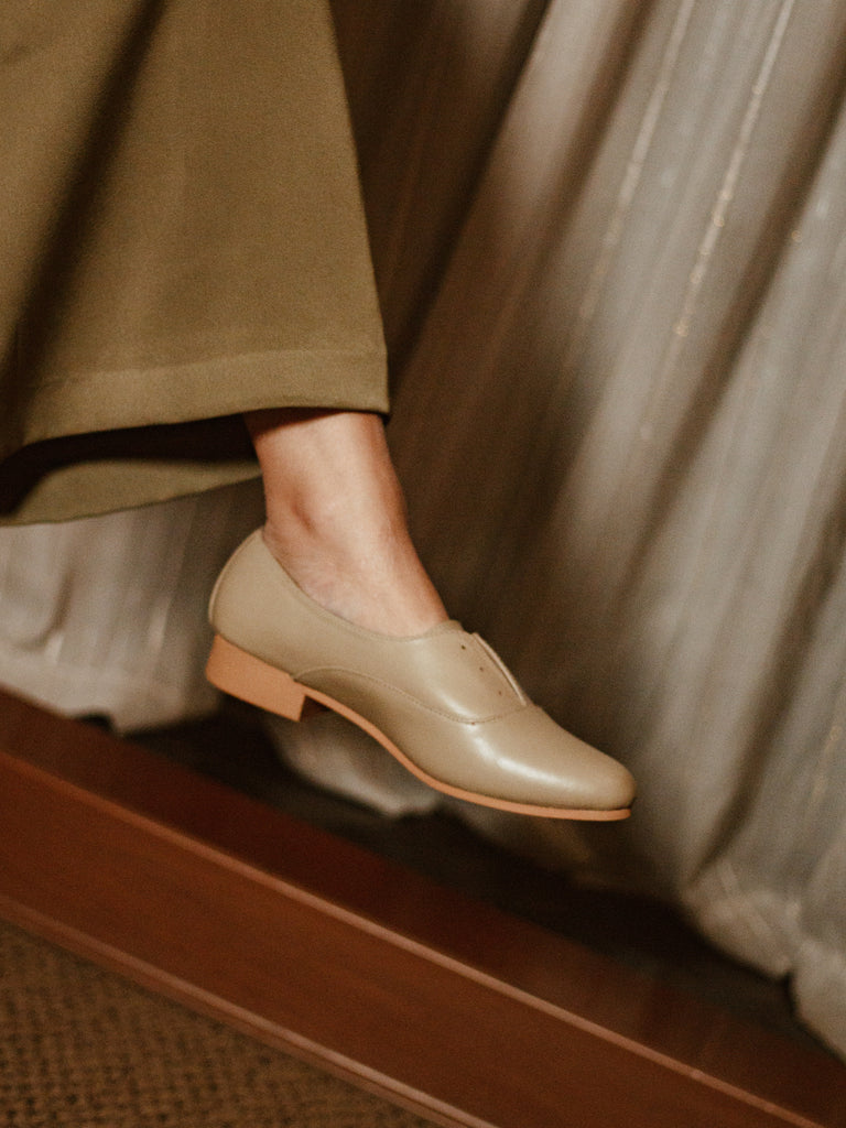 The Balmore Oxford in Antique White - andanté, oxfords - loafers, oxfords leather footwear